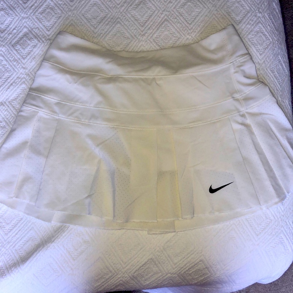 Nike dri-fit white tennis skirt - size small